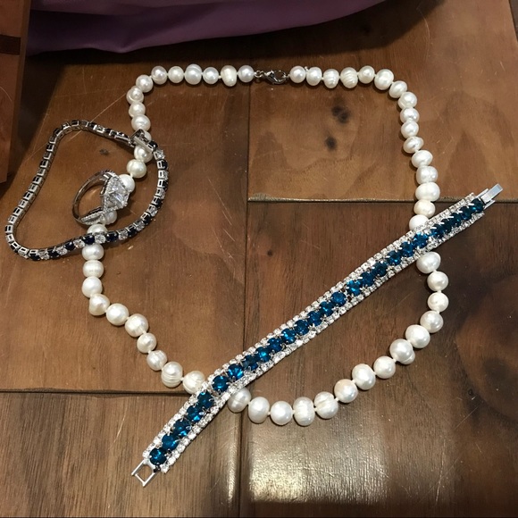 Jewelry - Picture 3 of 4